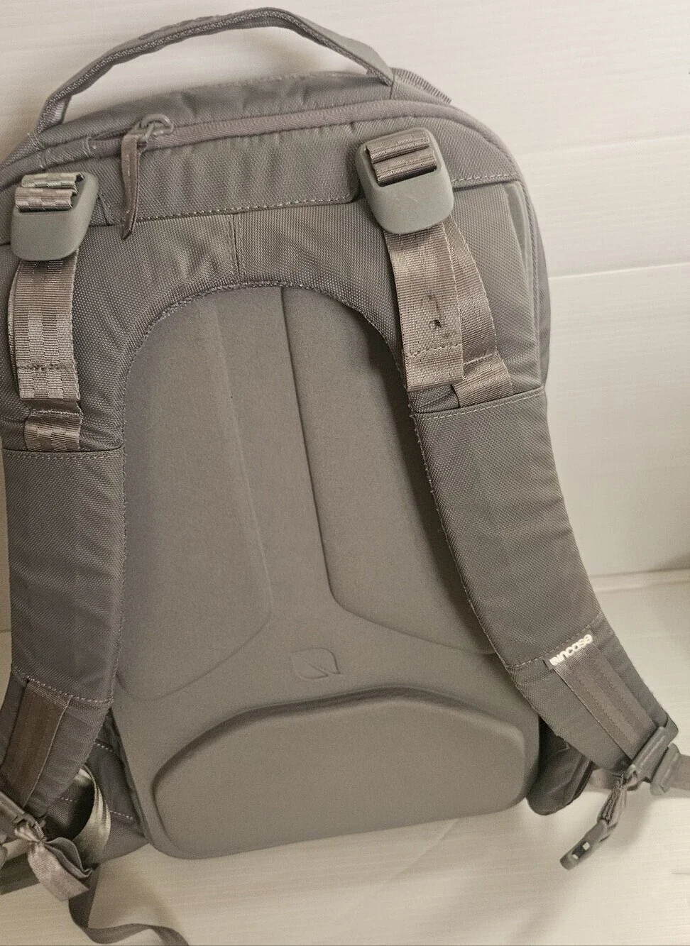Incase ICON Backpack – Large Tech Backpack Laptop Tablet Phone pockets Gray
